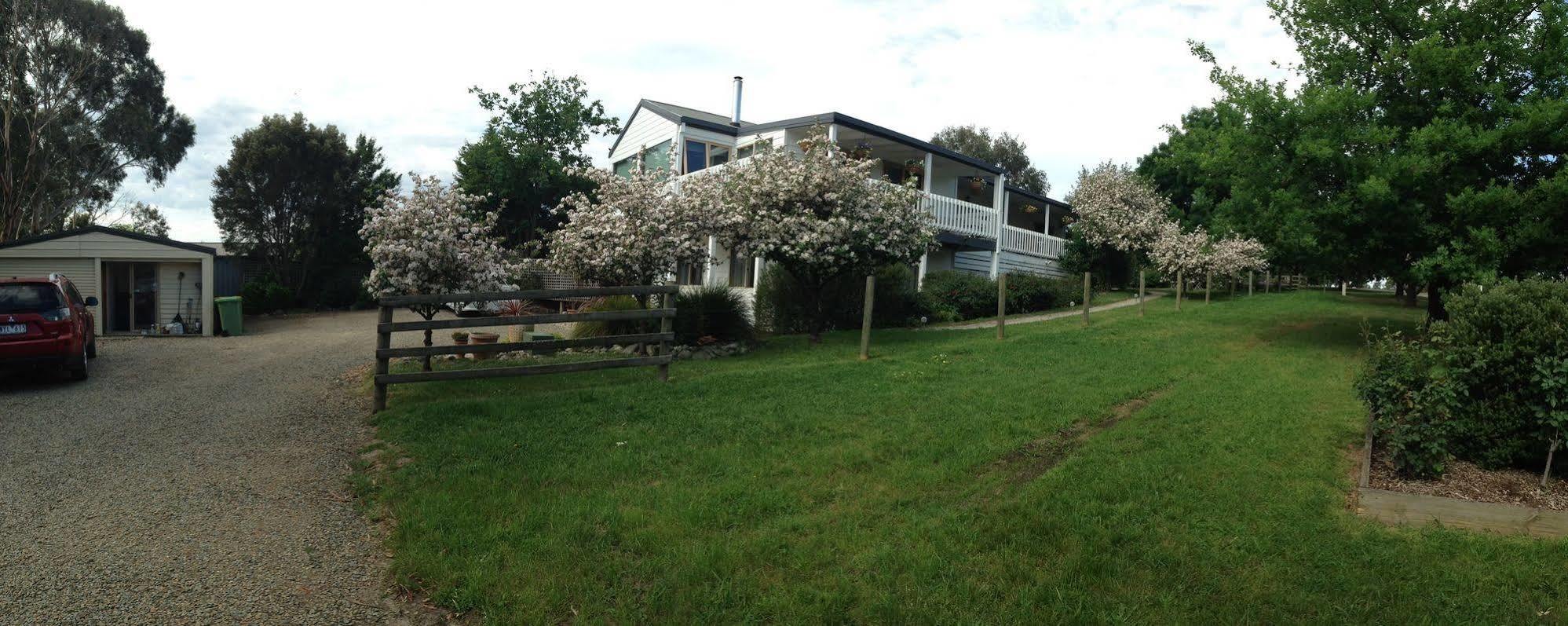 Yarra Glen Bed & Breakfast ภายนอก รูปภาพ